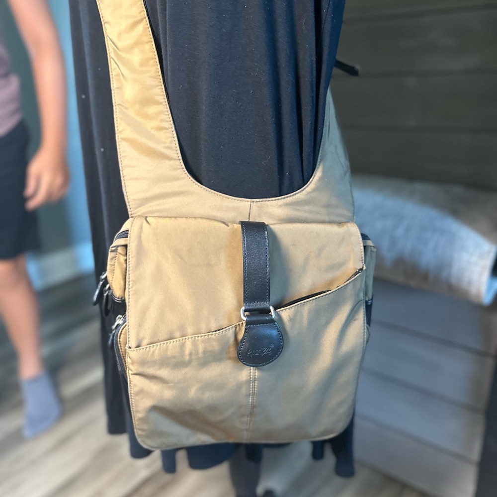 Ameribag Tan and Black Crossbody Bag Practical Everyday Style - Picture 11 of 11